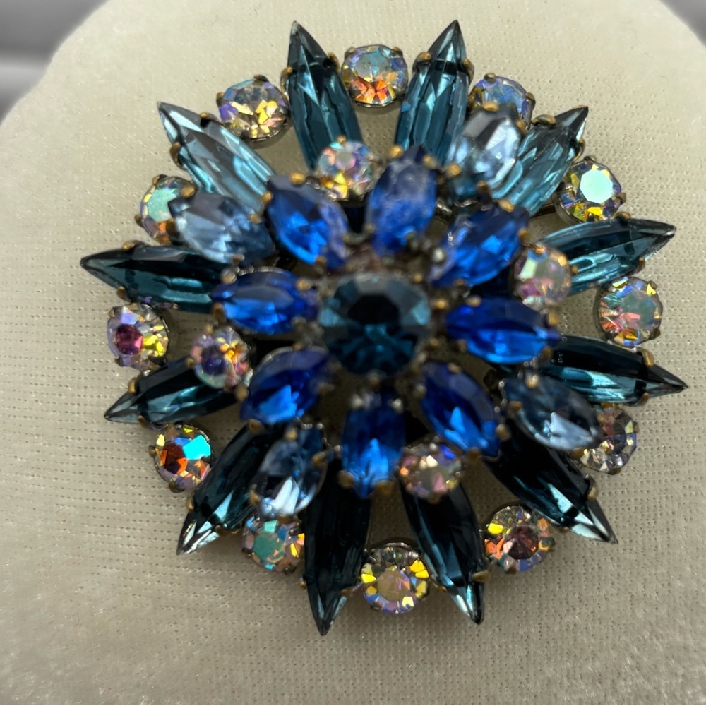 Vintage MCM Blue Rhinestone & Aurora Borealis Sunburst Brooch - Picture 6 of 16
